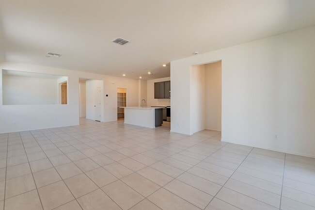 Building Photo - Modern 3-Bed + Den Home in Ventana De Estrellas