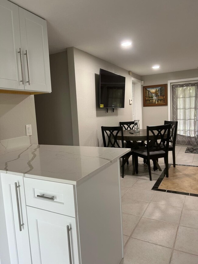 Building Photo - 16627 Deer Path Ln