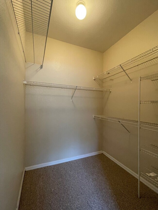 Building Photo - 2br/1ba First Floor Visconti Condo!