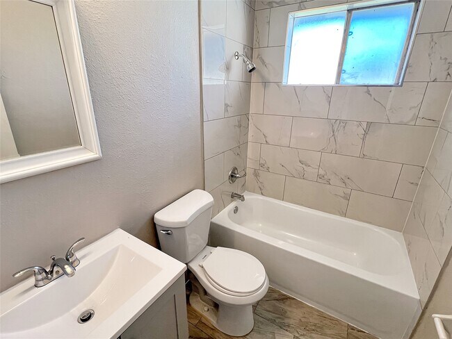 Building Photo - 15018 Cypress Green Dr