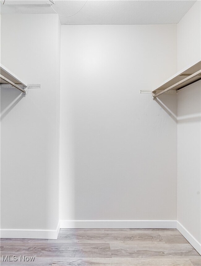 Building Photo - 2550 Chamberlain Rd