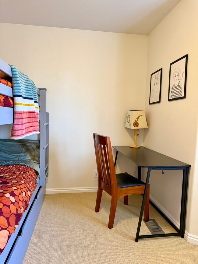 Building Photo - Townhouse within Walking Distance of Downtown Sugarhouse