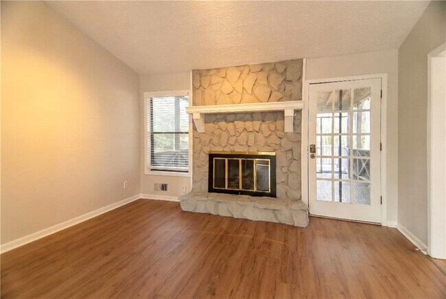 Building Photo - 516 Faith St