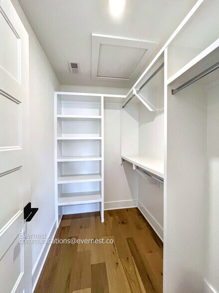 Building Photo - 1107 Walsh St