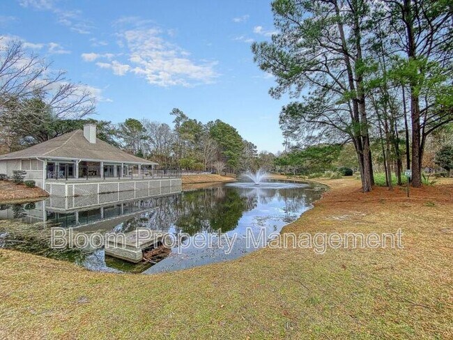 Building Photo - 7770 Park Gate Dr