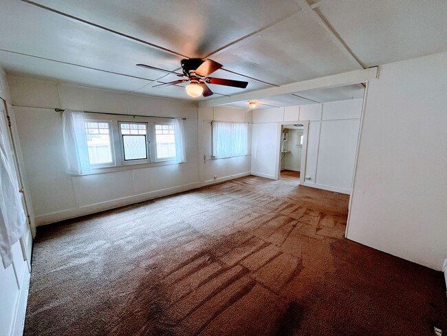 Building Photo - 2 Bedroom 1 Bath House in North Pacific Beach
