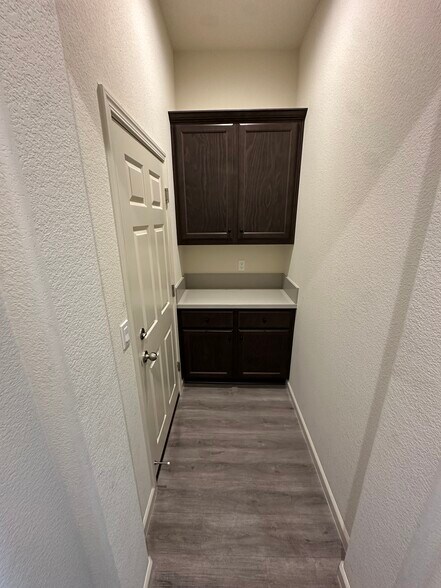 Building Photo - 6200 Chavez Ct