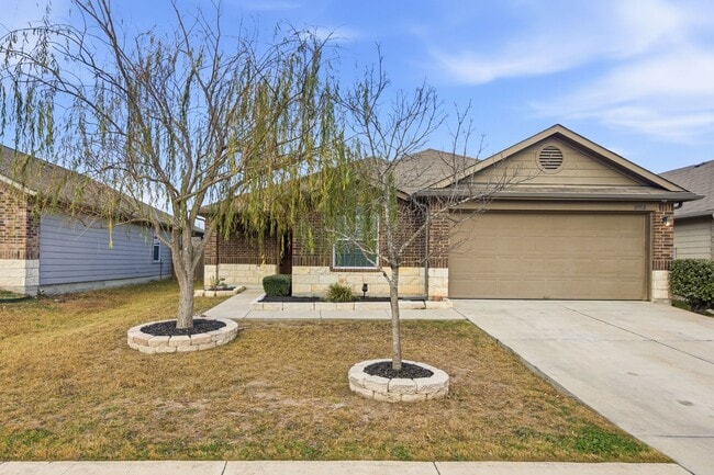 Building Photo - Four Bedroom Home in Manor