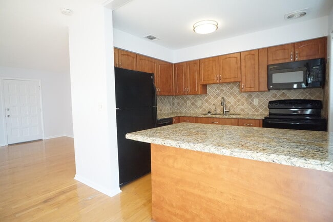 Building Photo - 807 Easterly Rd