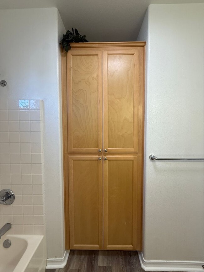 Building Photo - Beautiful Bradley Square Single Story Home With Easy Access to Shopping/101 Frwy