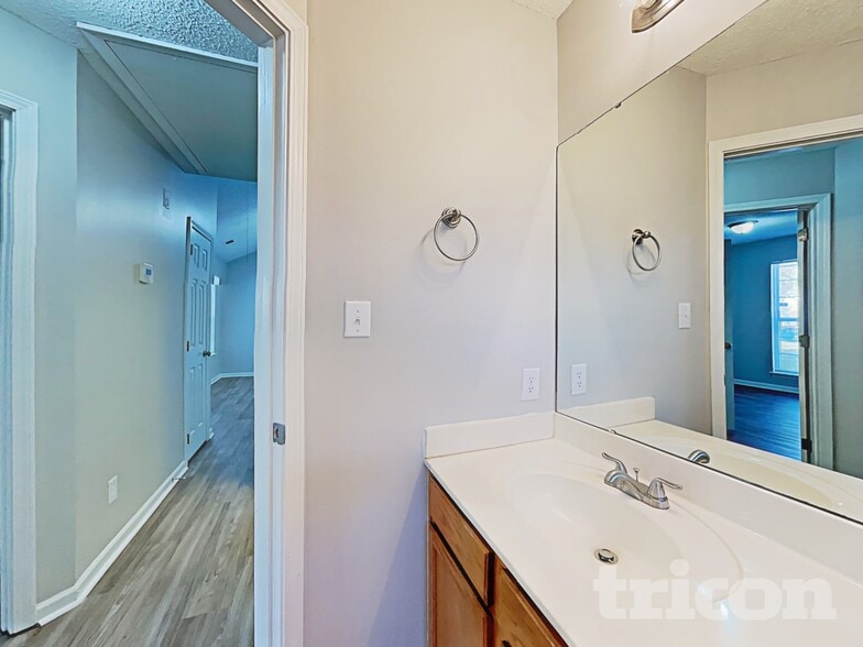 Building Photo - 9408 Northwoods Forest Dr