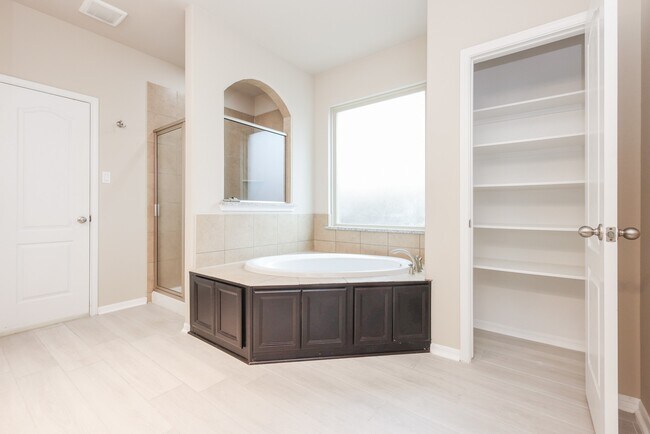 Building Photo - 4243 Bayou Hollow Ln