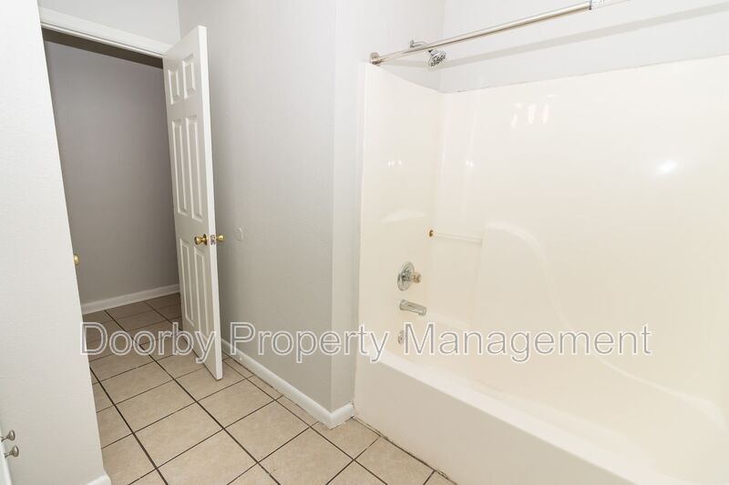 Building Photo - 1446 Bradt St