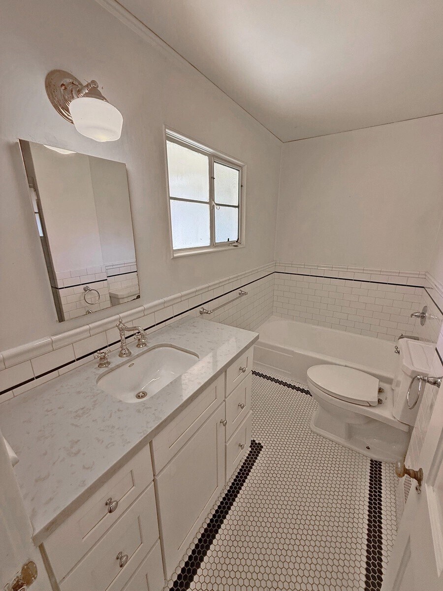 Building Photo - 1221 N Sweetzer Ave