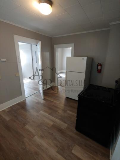 Building Photo - 103 W Mead St