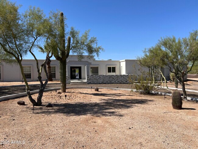 Building Photo - 4847 E Calle de Las Estrellas Rd