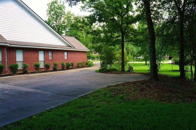 Building Photo - 2429 Chantilly Ln