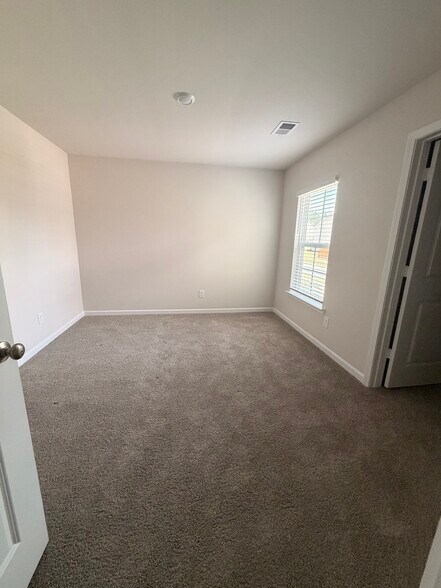 Building Photo - 706 Common Widgeon Way