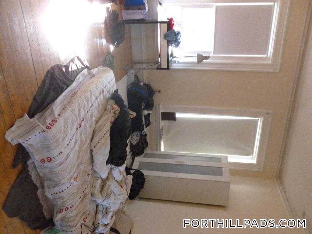 Building Photo - 227 Roxbury St