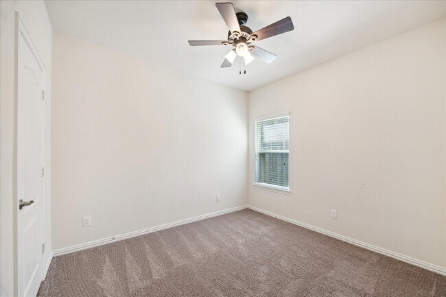 Building Photo - 205 Brookwood Park Ln