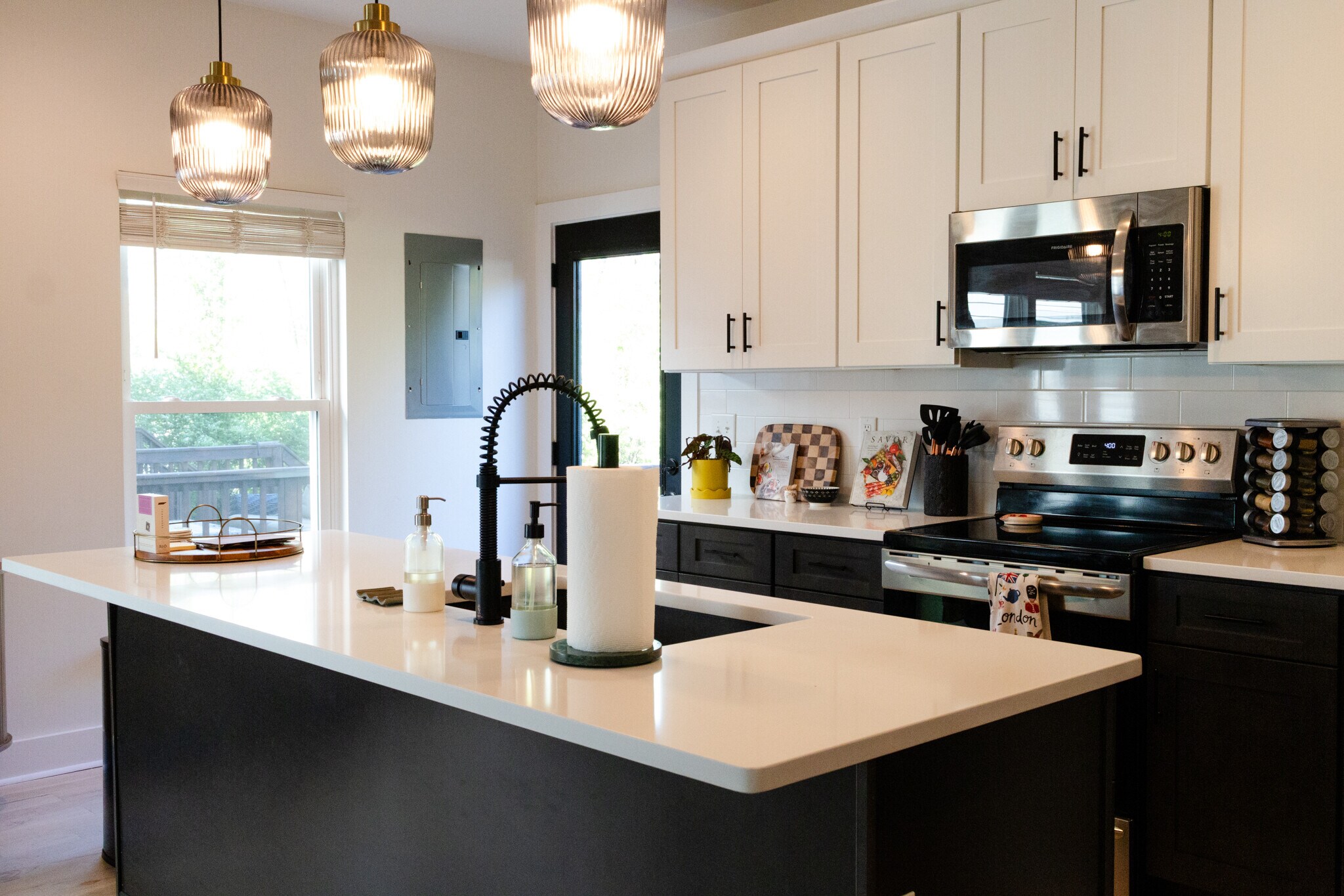 Building Photo - 3051 Hillside Rd