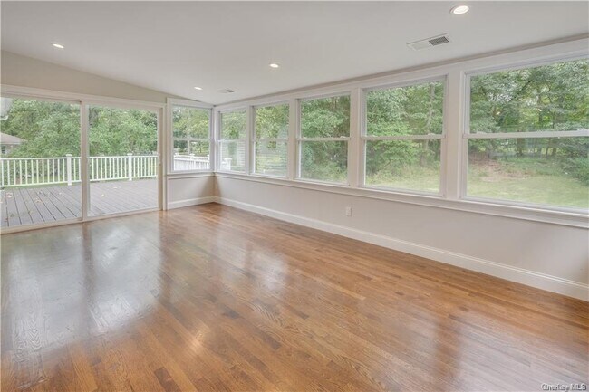 Building Photo - 8 Montfort Woods Rd