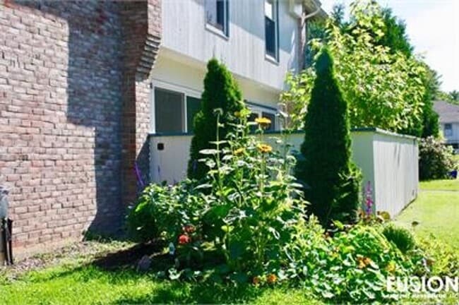 Building Photo - Bright 2-Bedroom Home Near Oakledge Park w/Pool!