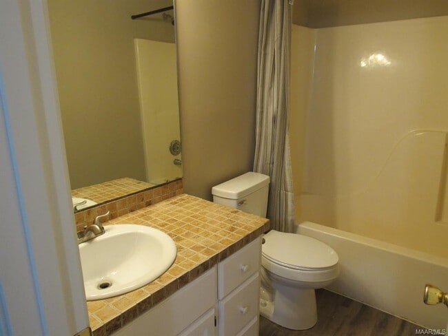 Building Photo - 6269 Bell Gables