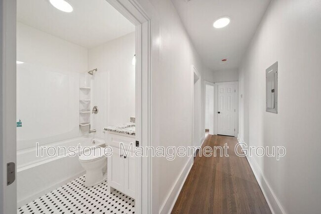 Building Photo - 1435 S Peoria Ave