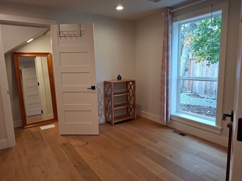 Building Photo - 9512 Randall Dr