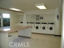 Building Photo - 8 Commodore Dr