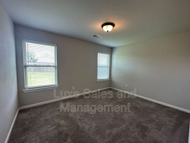 Building Photo - 3404 N W 161st St