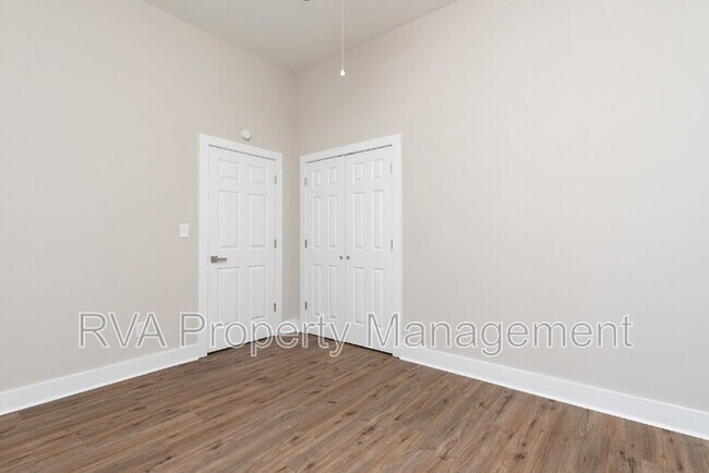 Building Photo - 9800 Golf Course Dr