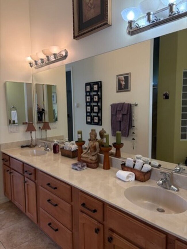 Building Photo - FULLY FURNISHED LUXURY HOME ON GOLF COURSE