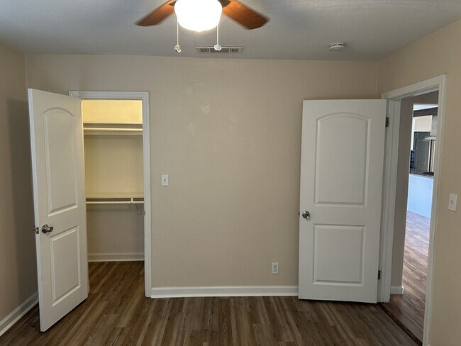 Building Photo - Modesto 3 Bedroom 2 Bathroom Home