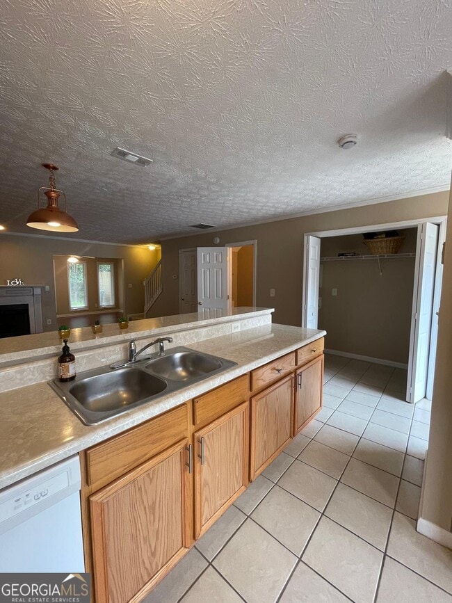 Building Photo - 2962 Stonecrest Ln