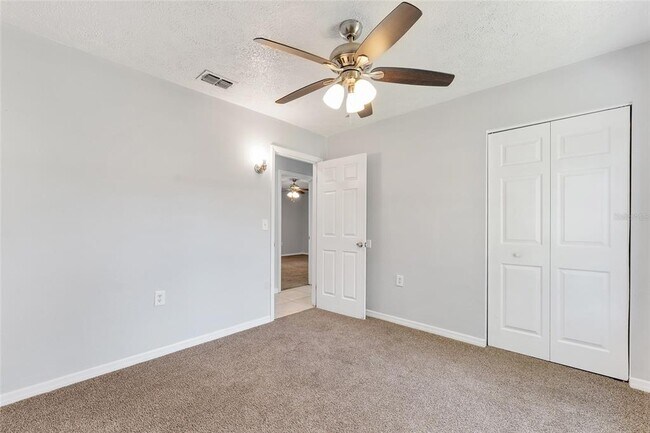 Building Photo - 4505 SE 12th Pl