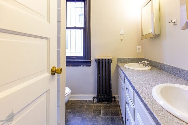 Building Photo - 337 14th St NE