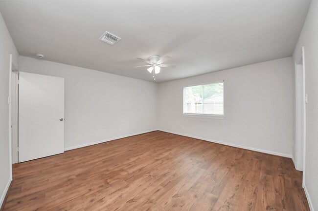 Building Photo - 6034 John Dreaper Dr