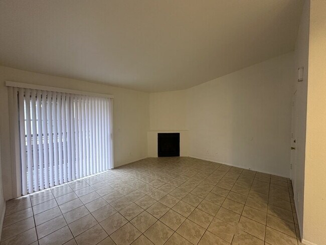 Building Photo - 1559 W Mercer Ln