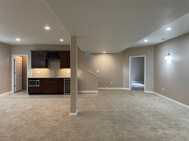 Building Photo - 6960 Whistler Dr