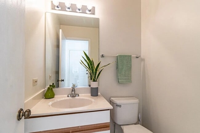 Building Photo - 1357 Newport St