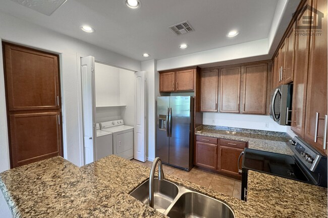Building Photo - 2Bed/2Bath 2nd Floor Condo in North Scottsdale! Ready for Immediate Move-In! -- Gated Community! ...