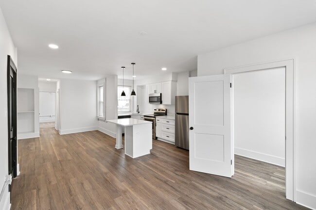 Building Photo - 1 Bedroom 1 Bath Unit Available