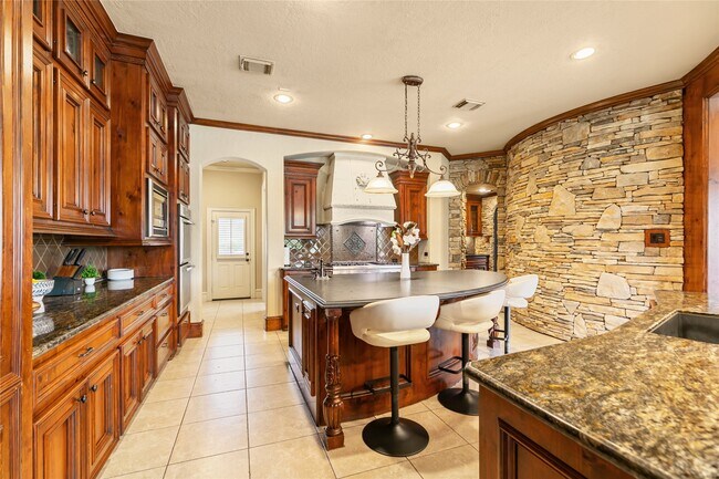 Building Photo - 22 Post Shadow Estate Dr