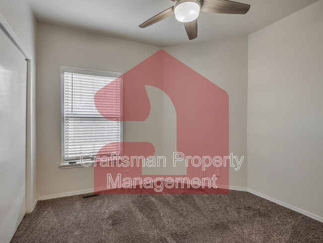 Building Photo - 2708 Silvertree Dr