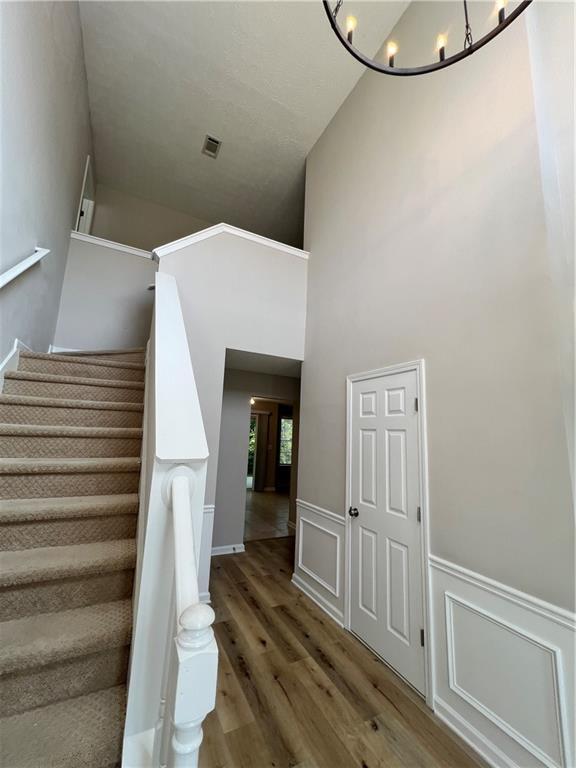 Building Photo - 3250 Northcliff Dr