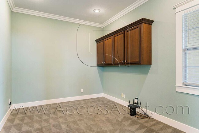 Building Photo - Elegant 4 Bed/2 Bath Home In Desirable North Shore Community!