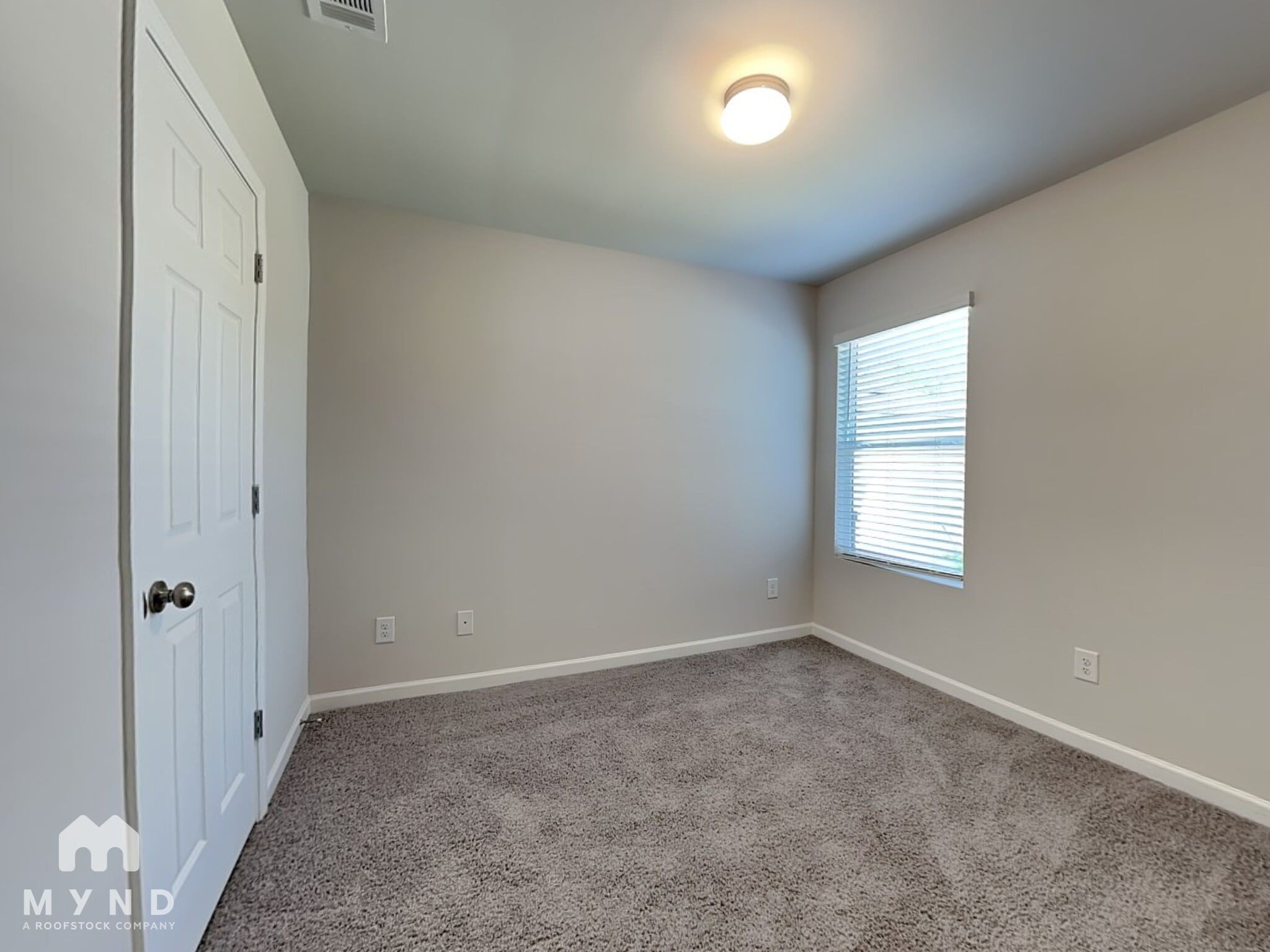 Building Photo - 12384 Waterbury Dr