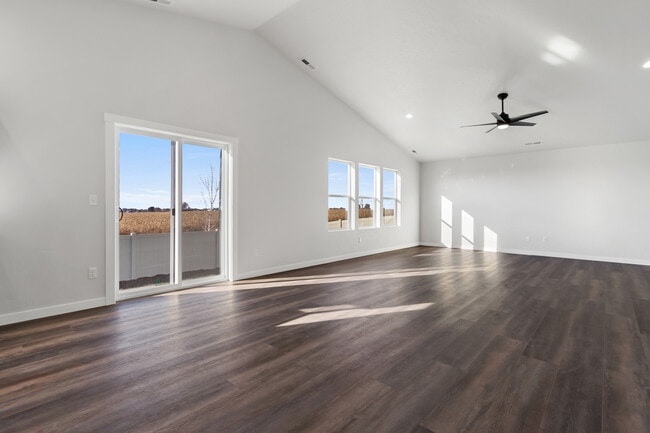 Building Photo - 7113 S Old Farm Ave